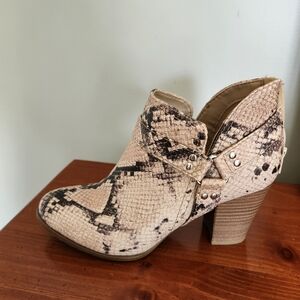 Fergalicious Snake-Print Ankle Bootie in Light Beige, Grey And Black 7.5
